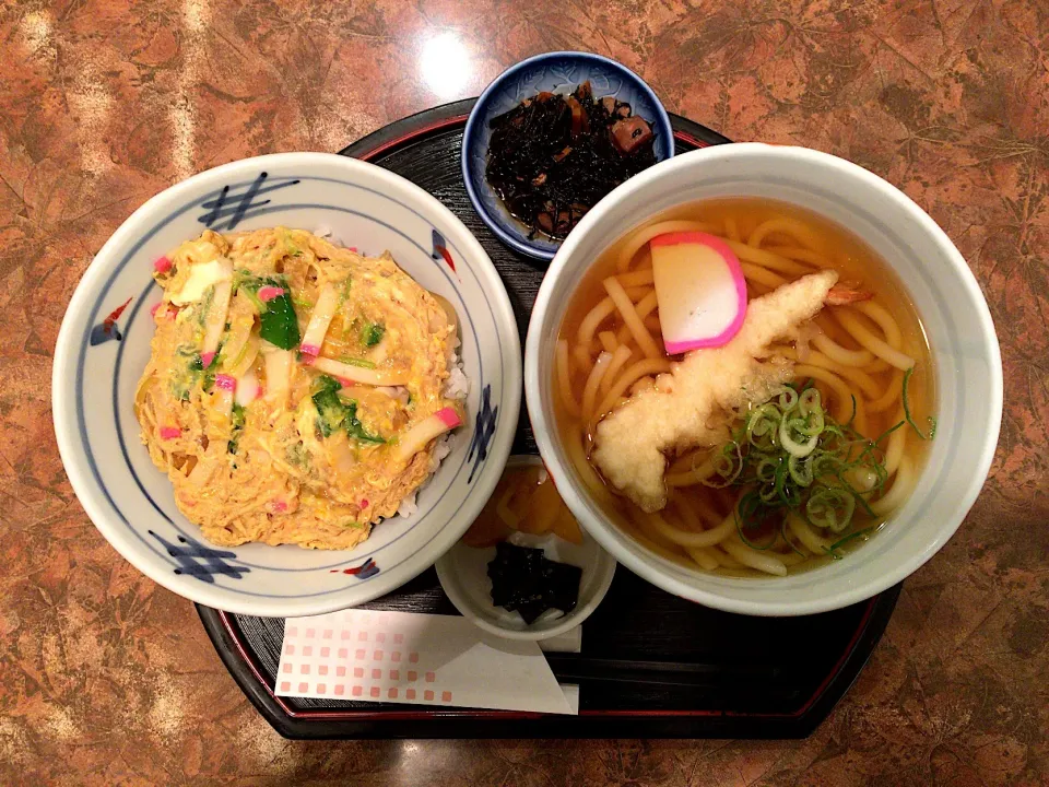 おすすめ定食(木の葉丼とあったかい天ぷらうどん)|ばーさんさん