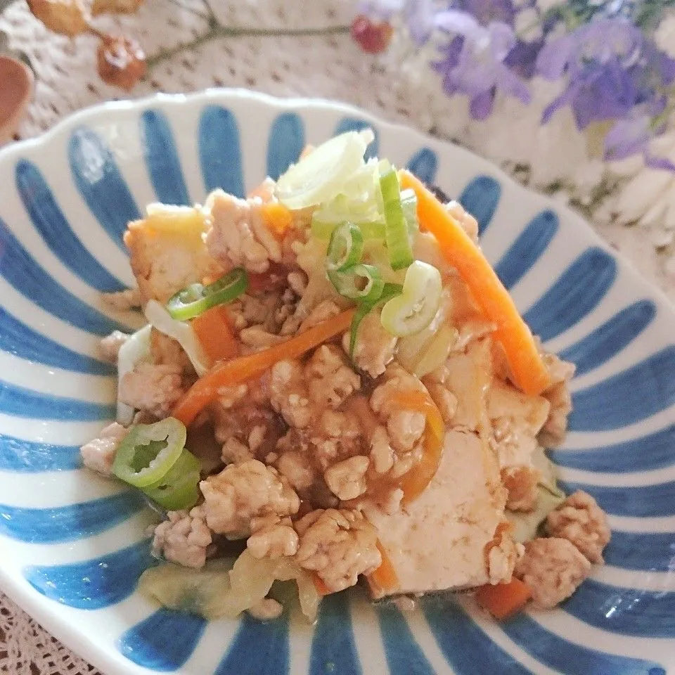 Snapdishの料理写真:花ママさんの鶏ひき肉の餡掛け♡厚揚げとキャベツ|とまと🍅さん