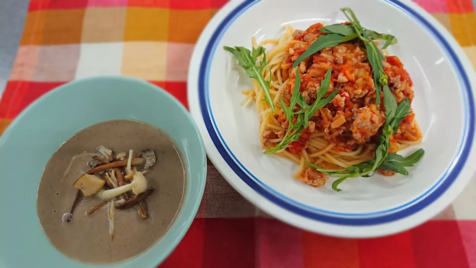 若鶏と根菜のトマトソースパスタ(茸のカプチーノ付)|よっしー(=^ェ^=)さん