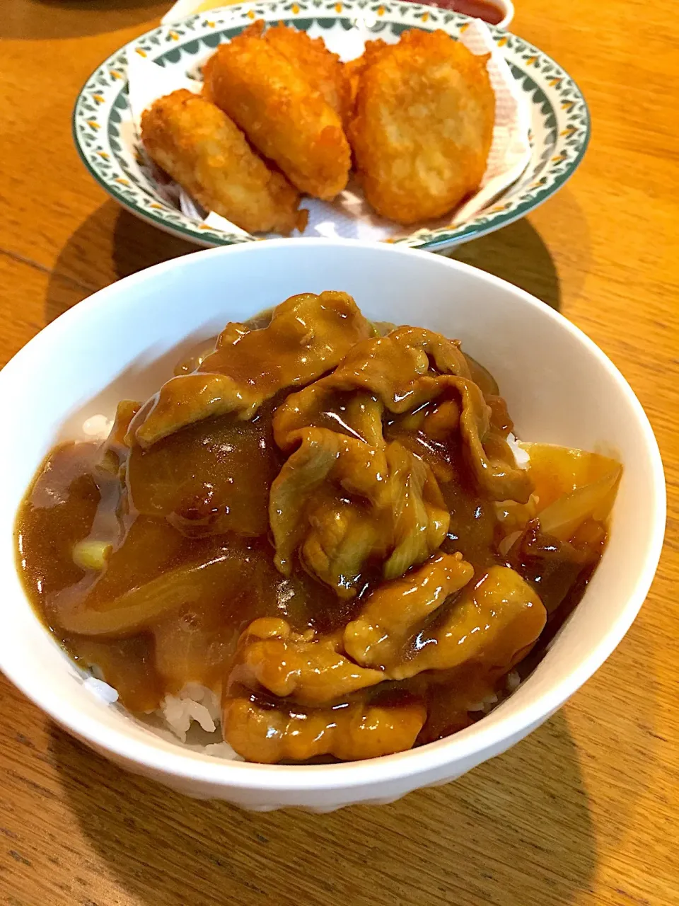 出汁の効いたお蕎麦屋さんのカレー丼|まつださんさん