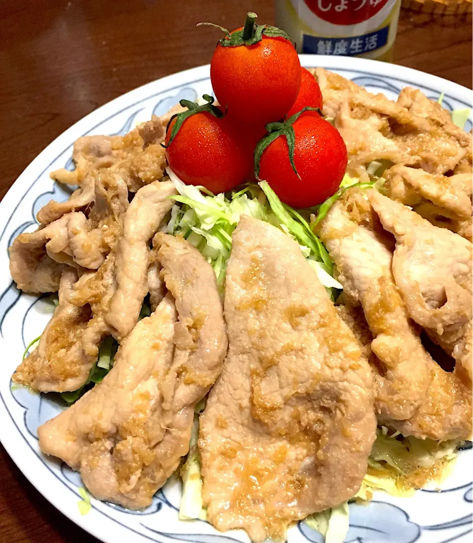 Snapdishの料理写真:お肉もキャベツもたっぷり生姜焼き🍖|みっこちゃんさん