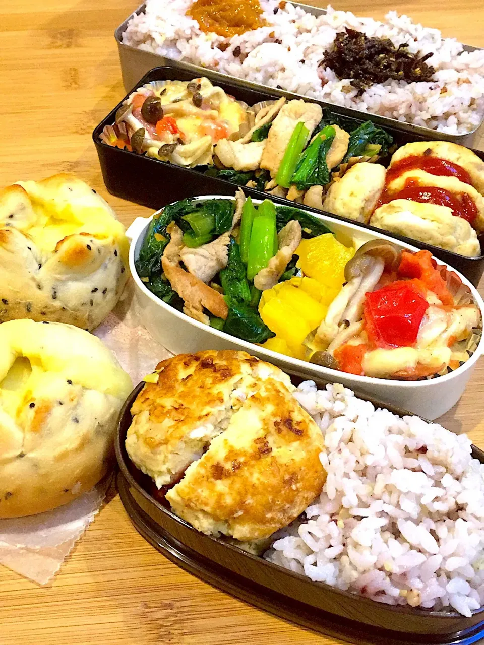 10/30の娘ちゃん&息子くん弁当🍱
息子くん車内用朝ごぱん🥐
 #弁当  #あさごぱん|ままみさん