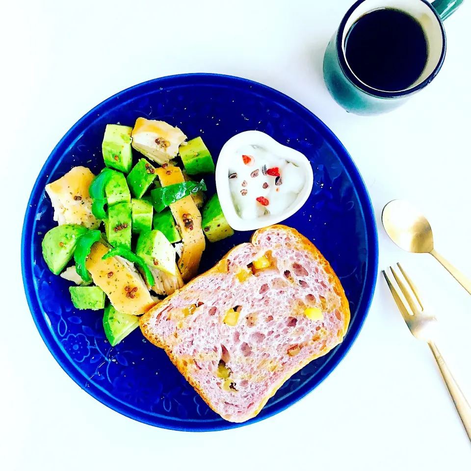 アボカド・チキン・ピーマンのマスタードサラダ🥑🐥|sakiさん