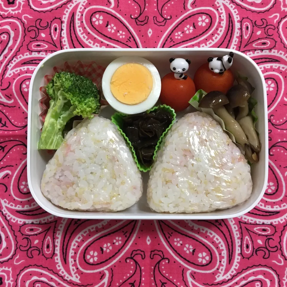 Snapdishの料理写真:10/30
おにぎり🍙
ブロッコリー🥦のからしマヨ和え
ゆで卵
しめじのしぐれ煮
わかめのきんぴら
ミニトマト🍅|aichanさん