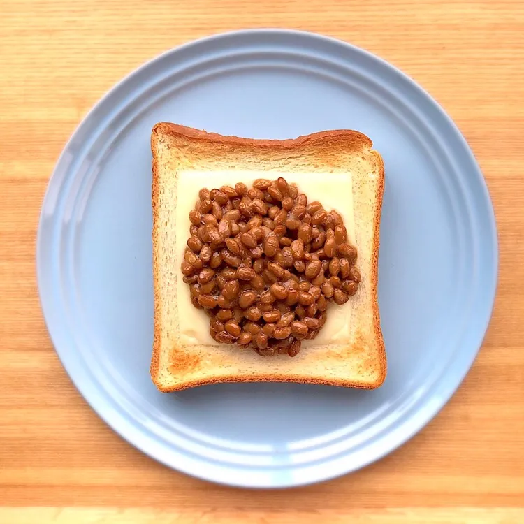 Snapdishの料理写真:納豆チーズトースト|さくらんぼ🍒さん