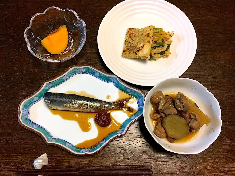 Snapdishの料理写真:イワシの梅煮
にんにくの芽とじゃこのチヂミ
さつまいもと鶏の煮物
柿|カドラさん