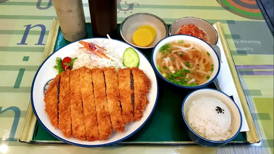 tonkatsu for lunch|steven z.y.さん