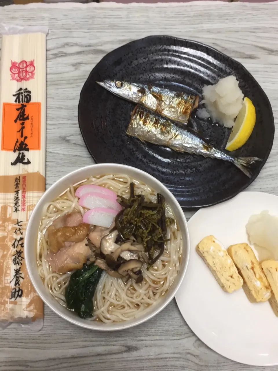 稲庭うどん 焼き秋刀魚 だし巻き玉子|まみっこさん