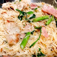 Friedrice Noodles with Water Mimosa and Pork|Nut Thapongさん