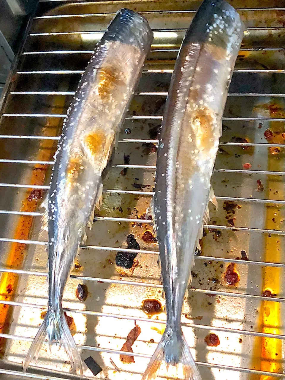 Snapdishの料理写真:秋刀魚の塩焼き|かげぞうさん