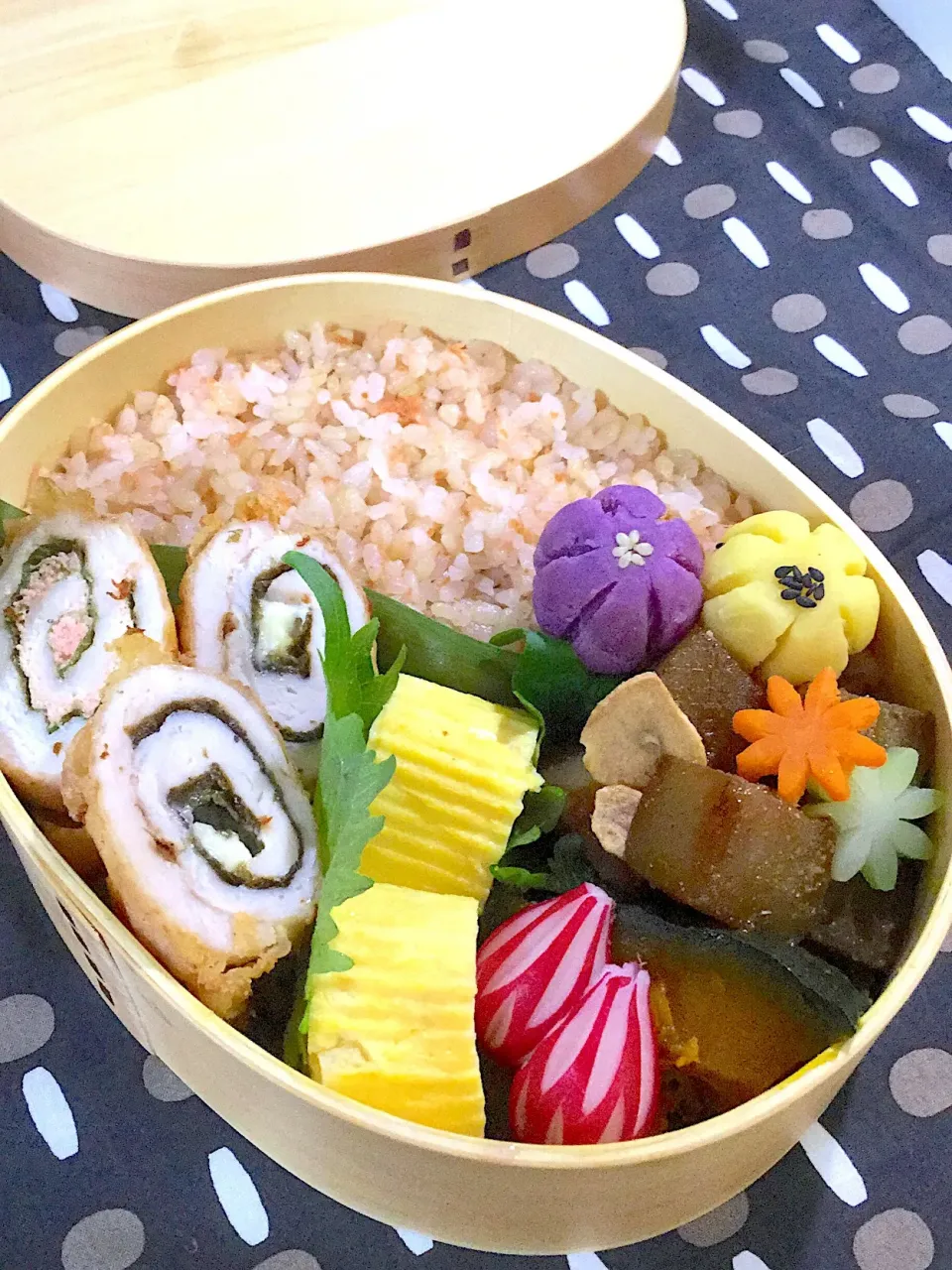 Snapdishの料理写真:鮭玄米チャーハン弁当|Mayumi Konishiさん