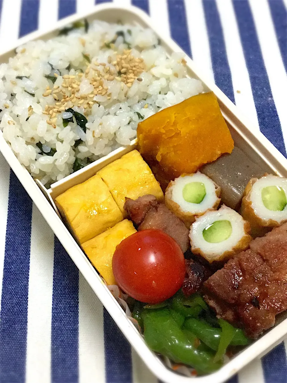 長女の中学弁当〜！
久々にわかめご飯。
ちょっと今朝は時間かかっちゃった。|yukoさん