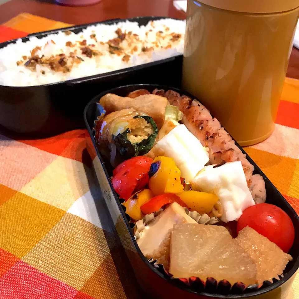 今日のお弁当🍱
小松菜とえのきの豚ロール

温かいお味噌汁と
一緒に♪

寒くなりそうな今日
風邪ひきませんように

今日も気をつけて
いってらっしゃい👋😊|mokoさん