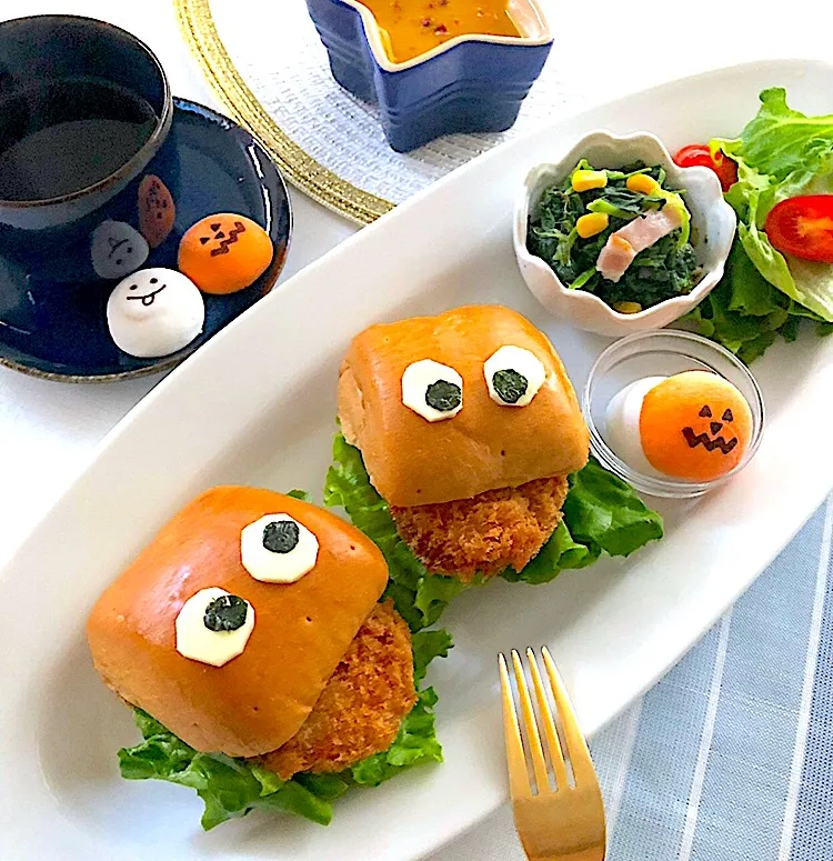 低糖質パンのヒレカツサンドでハロウィン朝ごはん👻🎃|あしゃぱんさん