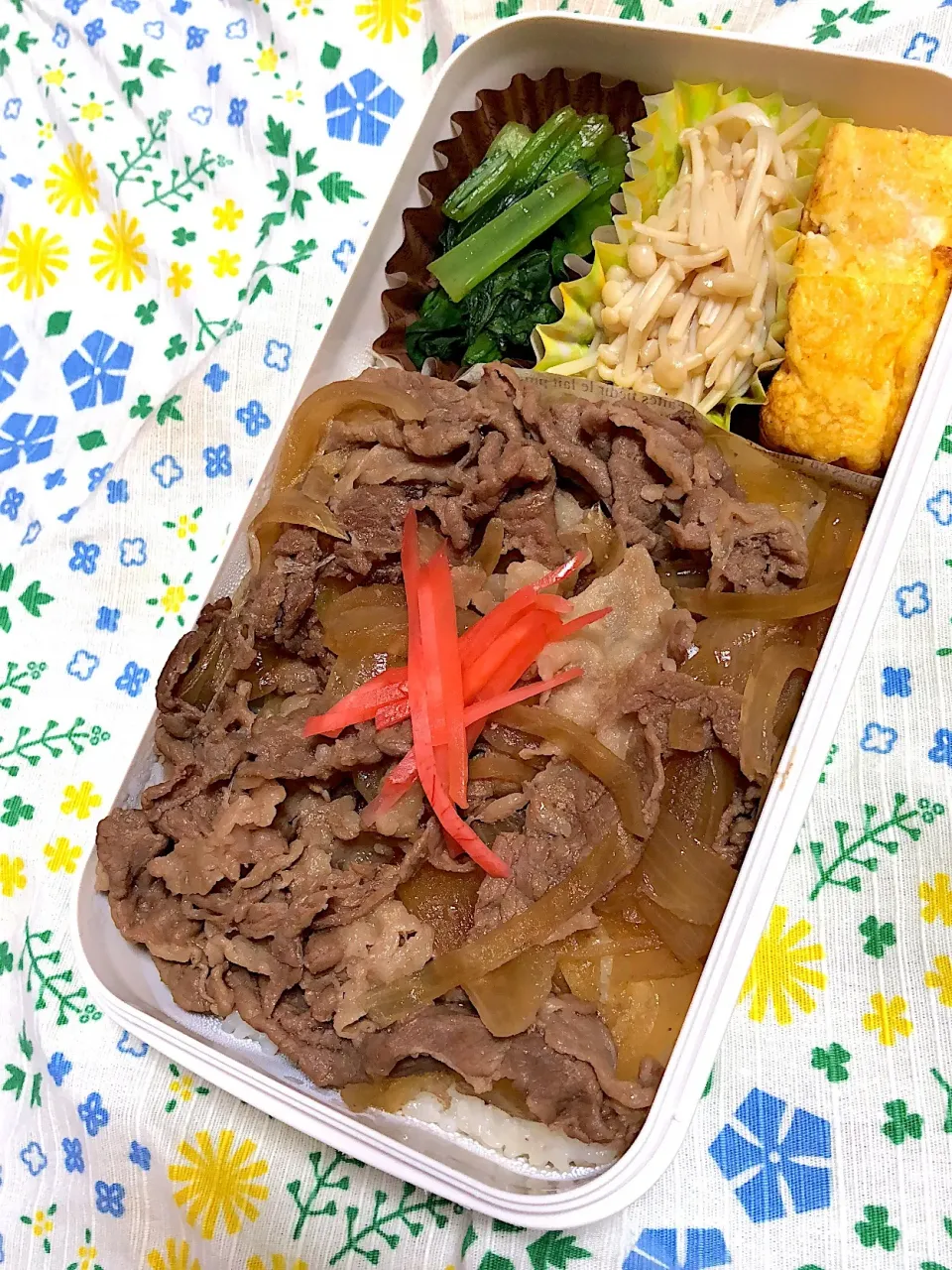 10.31☆旦那弁当
牛丼
卵焼き
えのきの醤油蒸し
小松菜のお浸し|のん∞さん