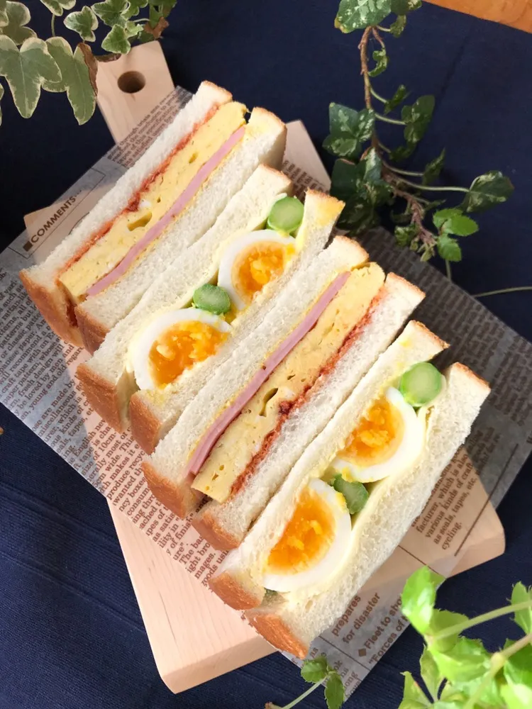 🥪しっかり朝食 食べて今日も頑張ろう💪ハム&フラットオムレツサンド🥪と ゆで卵アスパラチーズサンド🥪|Hollyさん