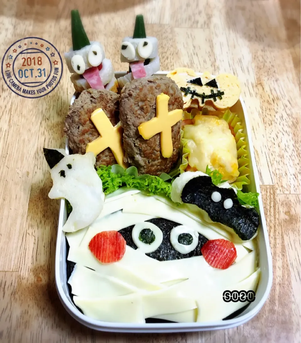 今日のハロウィン弁当🎃🎃
全部とび出て、蓋を閉めるのに大苦戦😭
あまり可愛くできなかったけど、美味しく食べてくれるかな？？
次女は、クラスのみんなで、お昼ご飯にパーティーするからお弁当は要らないんだとさ💦
 #jkおべんとう   #高校生活   #部活おべんとう   #バスケットボール   #バスケ   #手作り弁当 |suzuさん