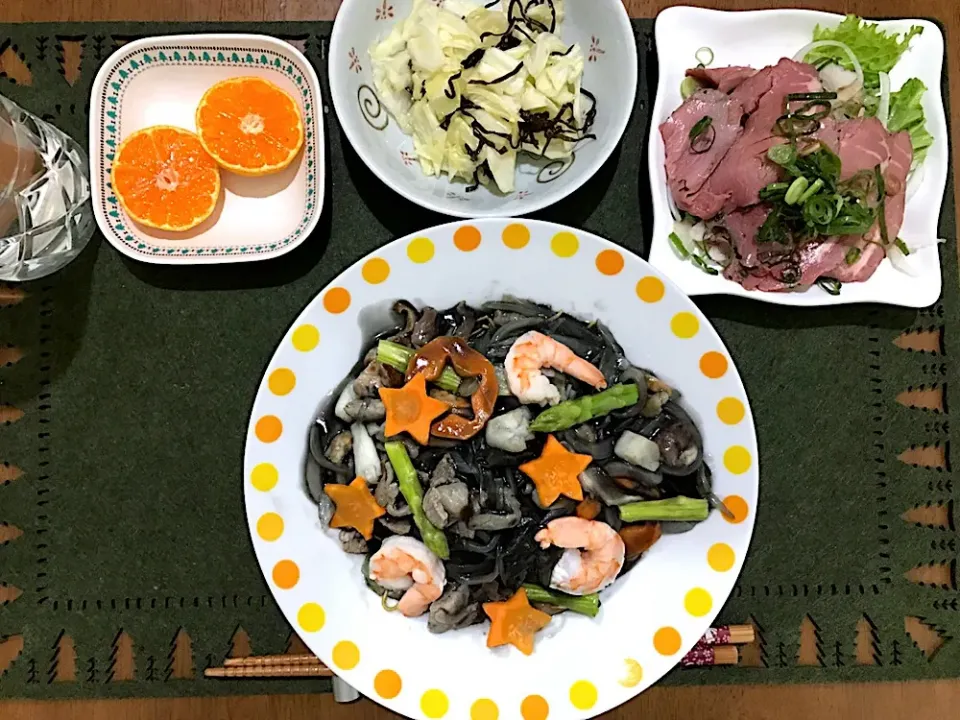 Snapdishの料理写真:ハロウィンの真っ黒皿うどん定食👻🎃💀|ゆうかさんさん