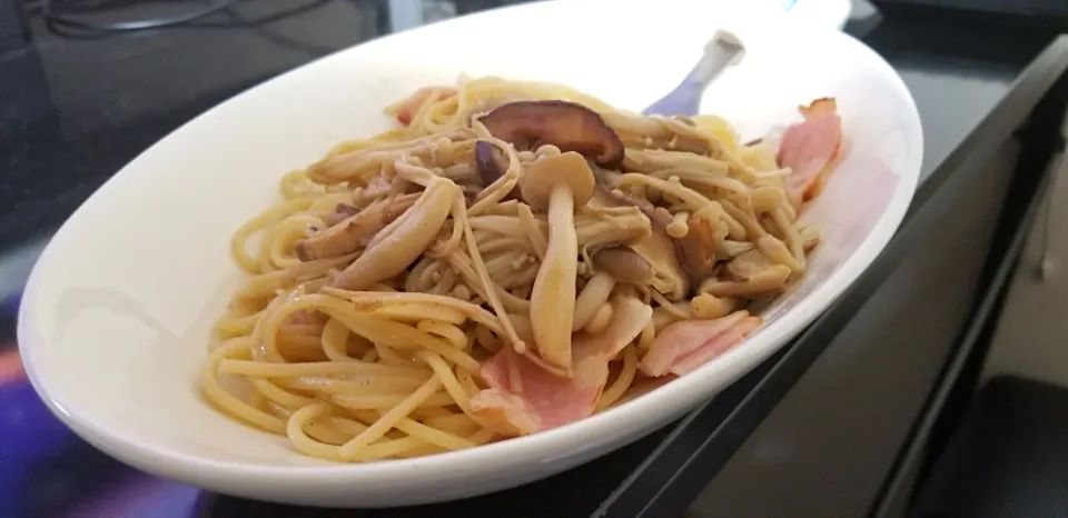 ベーコンときのこのパスタ|やまもとさん