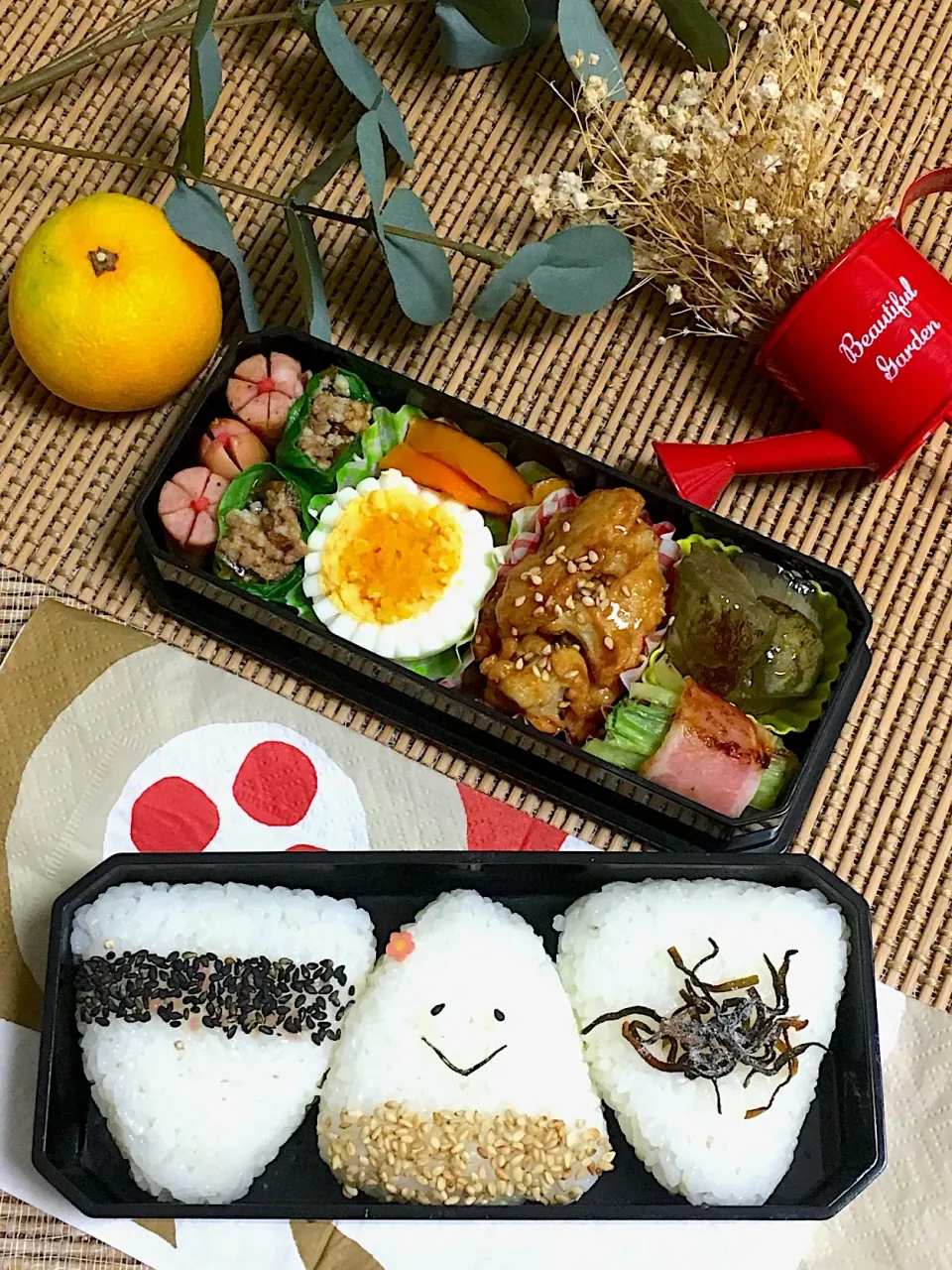 Snapdishの料理写真:#onigiriaction 
 #おにぎりアクション 
 #旦那弁当 
 #男子弁当 
 #お昼ご飯 
 #おにぎり|tomokoさん