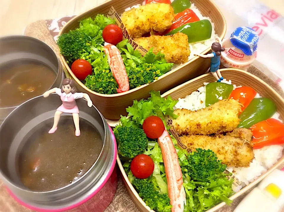 新米ご飯🍚&あわび茸入りスパイスポークカツカレー🍛&ピーマン素揚げ&カニ🦀グリーンサラダ🥗の夫婦お弁当♪   #弁当  #フチ子|桃実さん