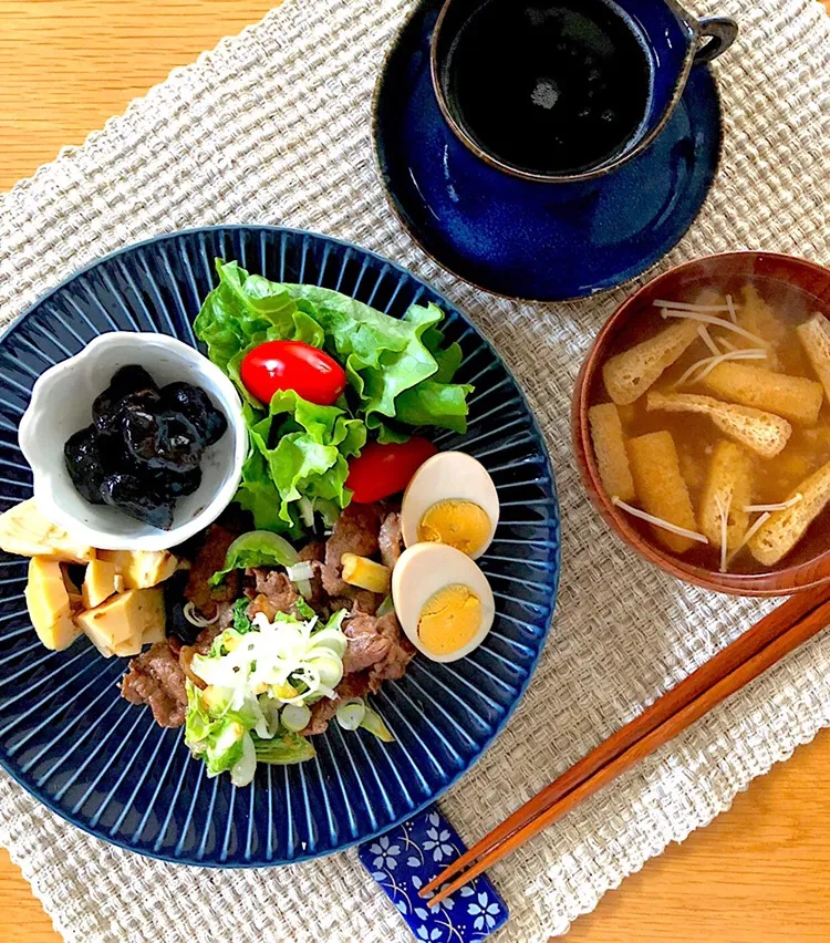 Snapdishの料理写真:朝ごはんを食べよう😋牛肉と白菜のすき焼き風炒め🐮|あしゃぱんさん