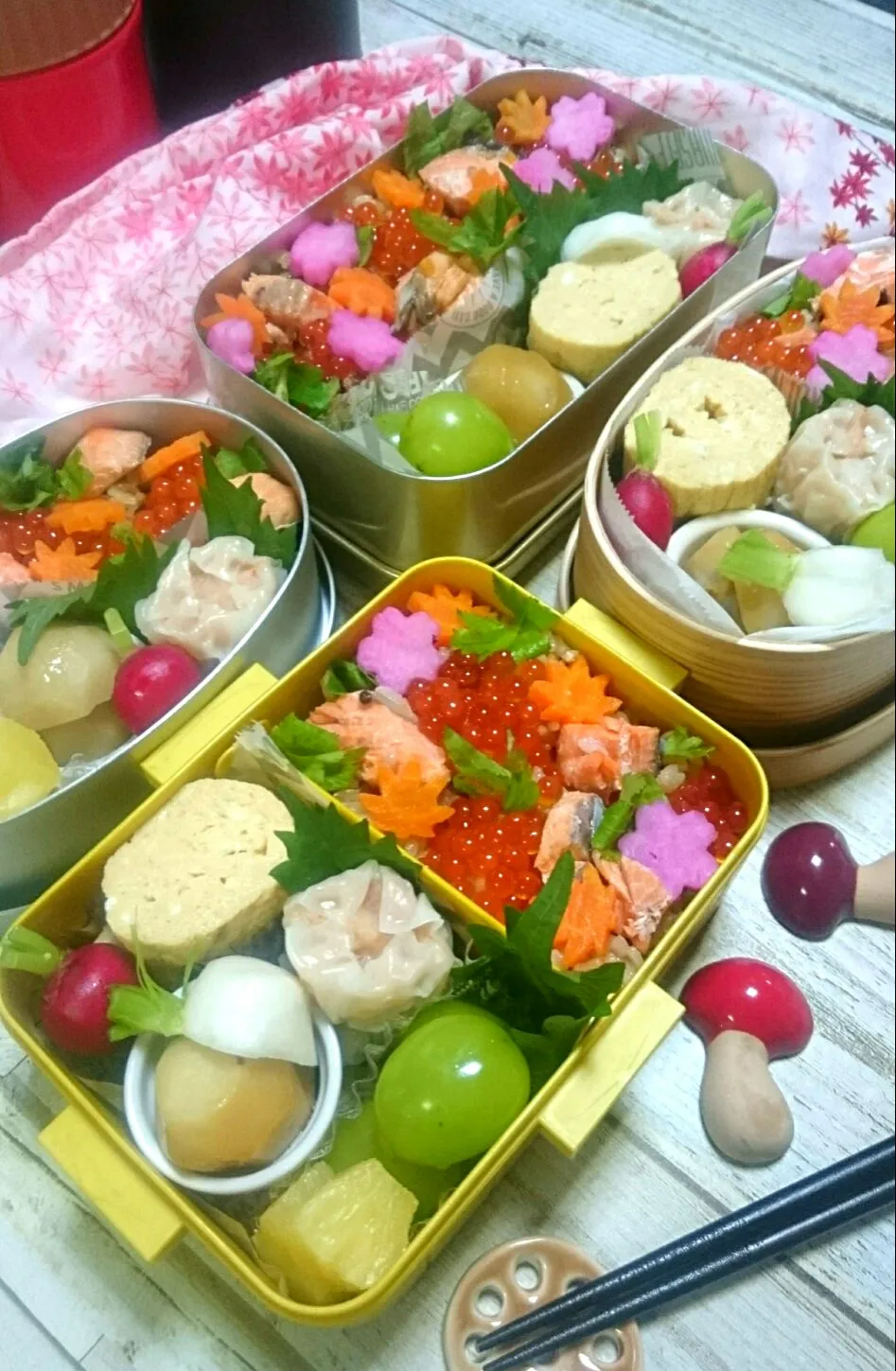 Snapdishの料理写真:鮭いくらご飯弁当
 #鮭いくらご飯
 #いくら
 #家族のお弁当|okamichanさん