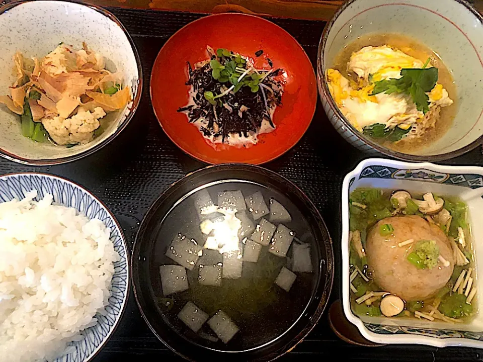 今日のランチ
ひじきのおひたし山葵和え
蓮根まんじゅう かぶの葉あんかけ
牛コロッケ 玉子とじ
葉かぶと大根のお椀
茨城こしひかり|須佐 浩幸さん