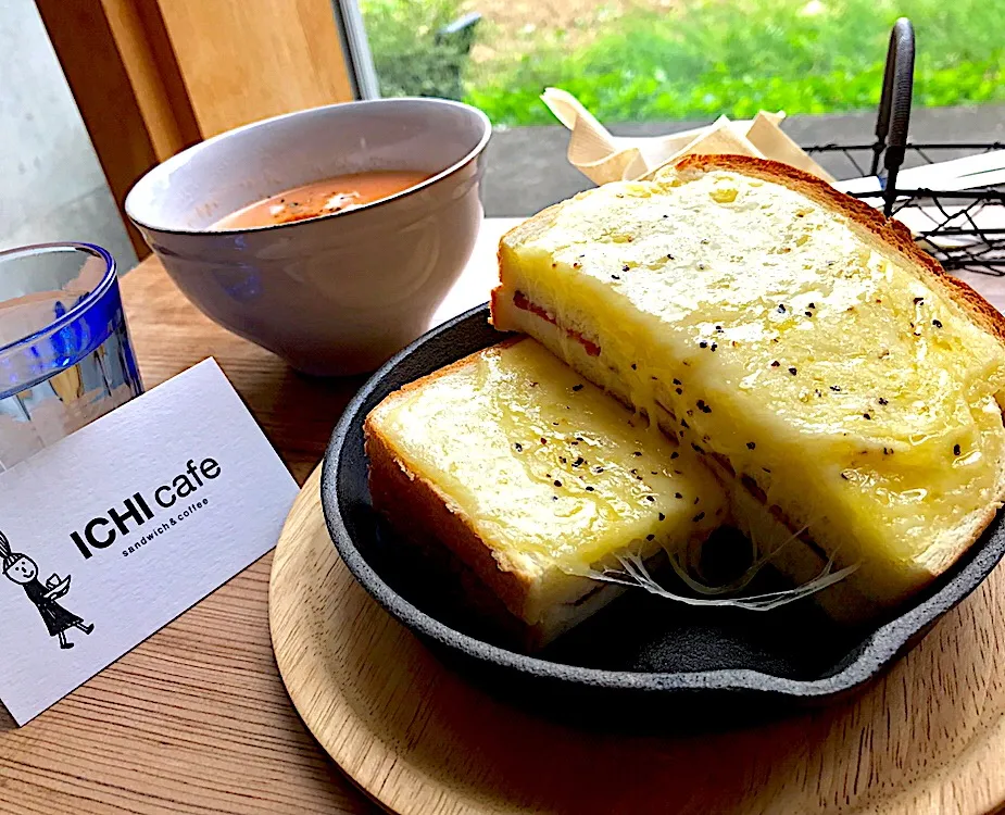 昼ごはん  クロックムッシュ＆アサリと野菜のトマトクリームスープ|砂雪さん