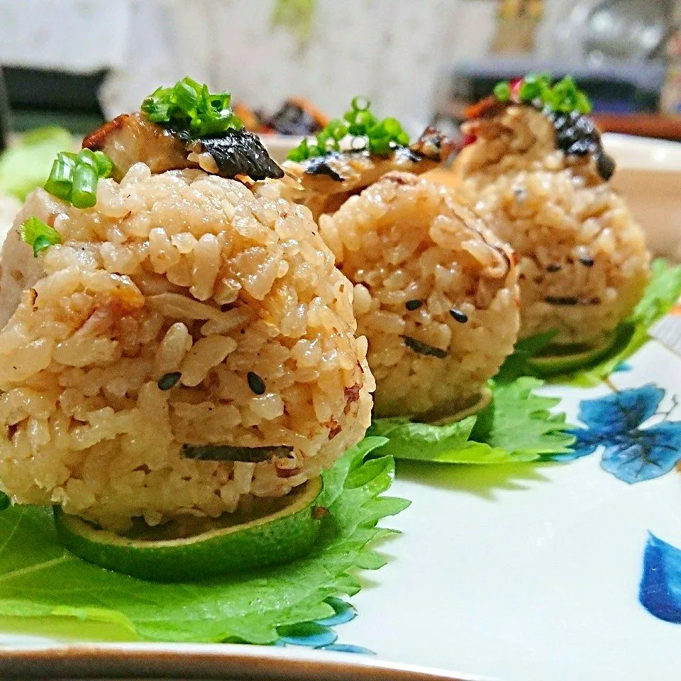 ＊チッチ＊さんの☆秋刀魚のご飯のおにぎり🍙|とまと🍅さん