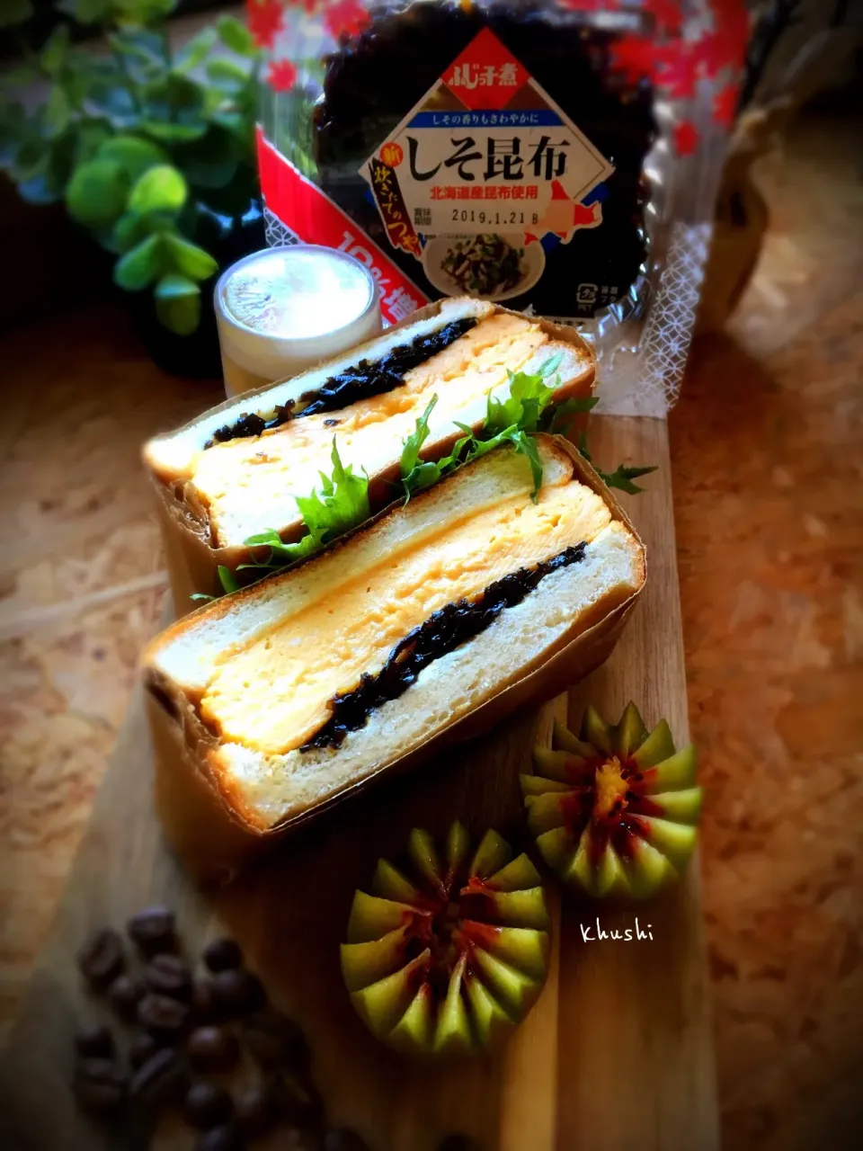 Snapdishの料理写真:#マドラグ風 厚焼き卵サンド🥪
#昆布つくだ煮 が良いお仕事します♬|KOZUEさん