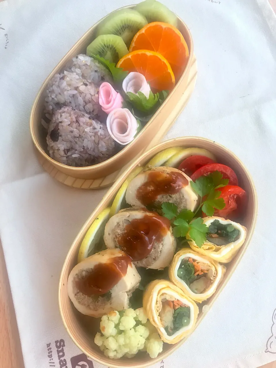 週末恒例お片付け弁当🍱 鶏胸肉の手巻きロール2種ソース添え 中山 信広シェフのレシピ | シェフごはん
#鶏胸肉#片付け弁当|とんちんさん