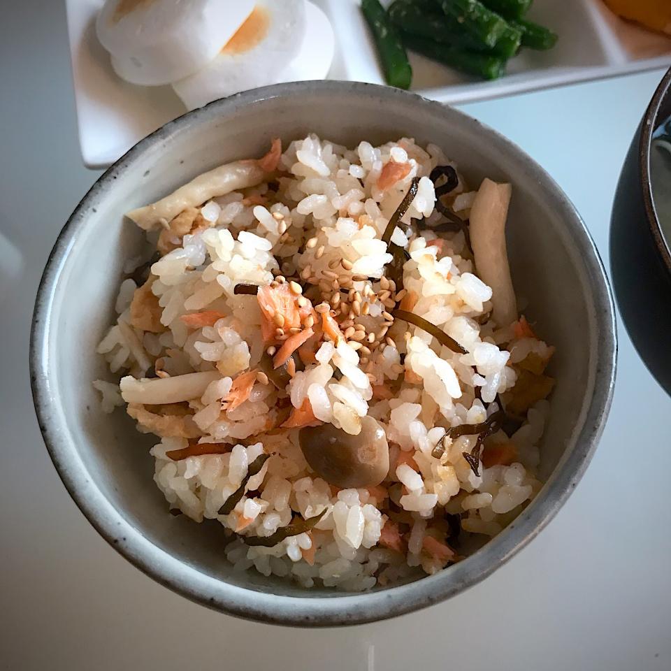 塩鮭としめじの炊き込みご飯