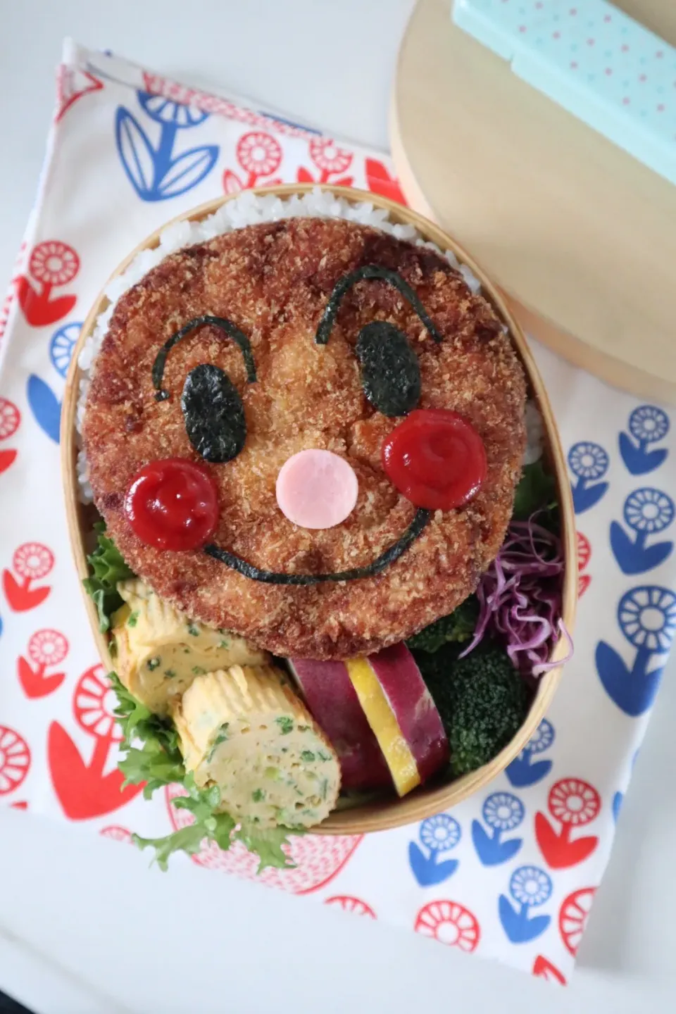 中学生男子弁当🍱
カレーコロッケ
何年ぶりに作ったかな？
アンパンマン（笑）！|なかじー。さん