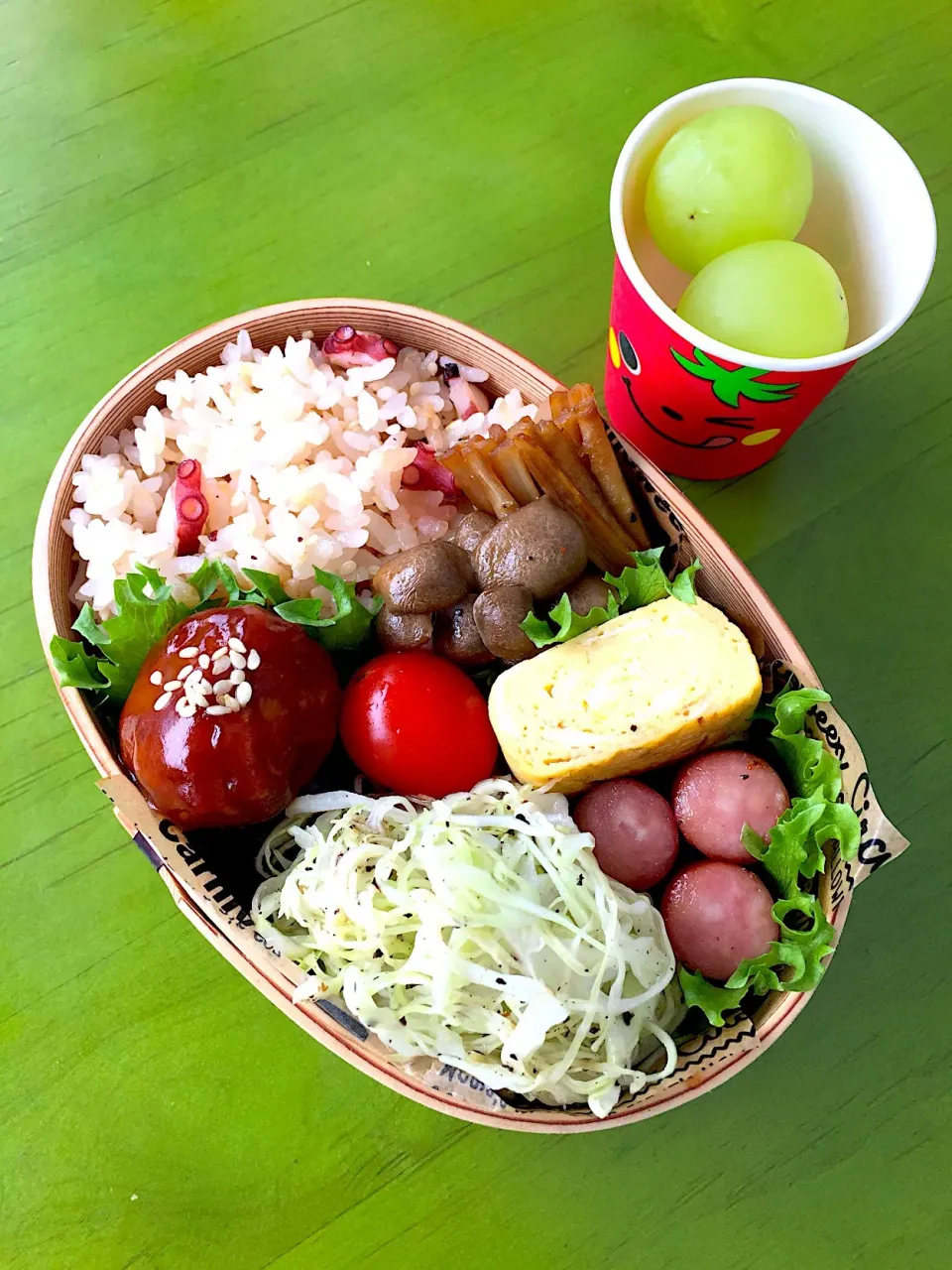 Snapdishの料理写真:たこ飯と肉団子弁当🐙🍇|udomegu☆さん