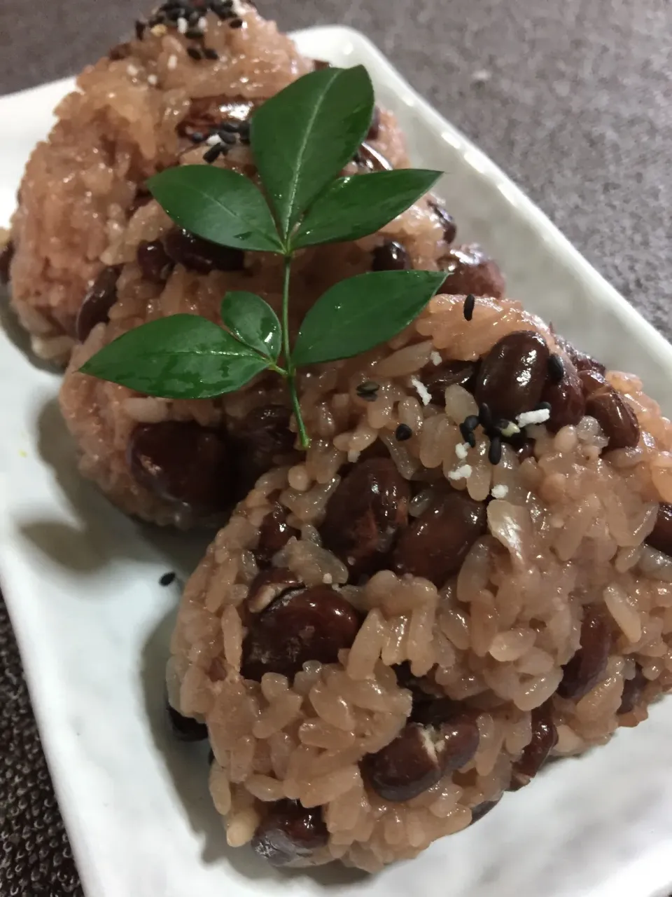 Snapdishの料理写真:お赤飯のおにぎり🍙|keikoさん