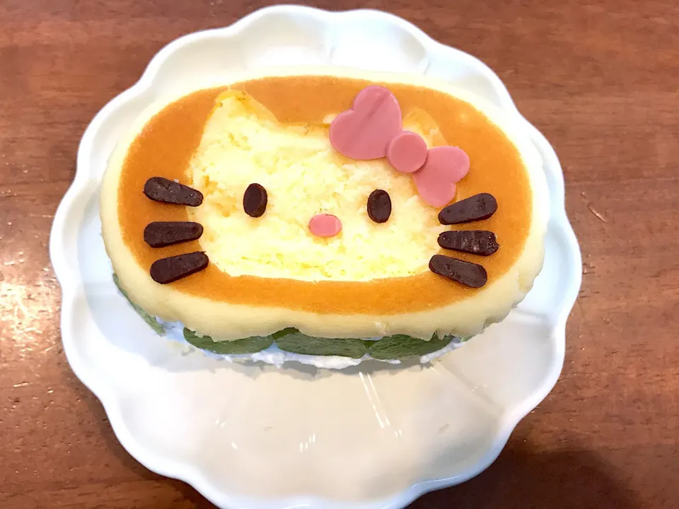 北海道チーズ蒸しケーキをキティーちゃんに♫|アパッチさん