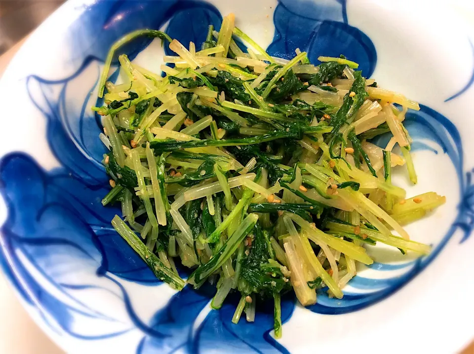 小学校の生徒さんが作ってくれた水菜😻
胡麻和えにしてみました😋|アライさんさん