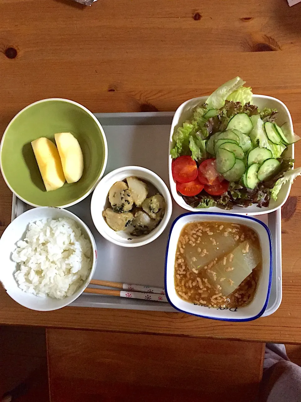 Snapdishの料理写真:晩ごはん。冬瓜のそぼろあんかけ、里芋の醤油麹和え、サラダ。|みぽさん