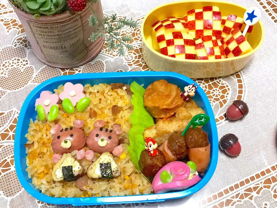 娘部活弁当🍀
リスさん入り炒飯弁当🎵

 #炒飯弁当 #炒飯 #娘のお弁当  #娘弁当  #娘部活弁当  #中学生弁当  #中学生女子弁当  #きゃら弁  #デコ弁|makoさん