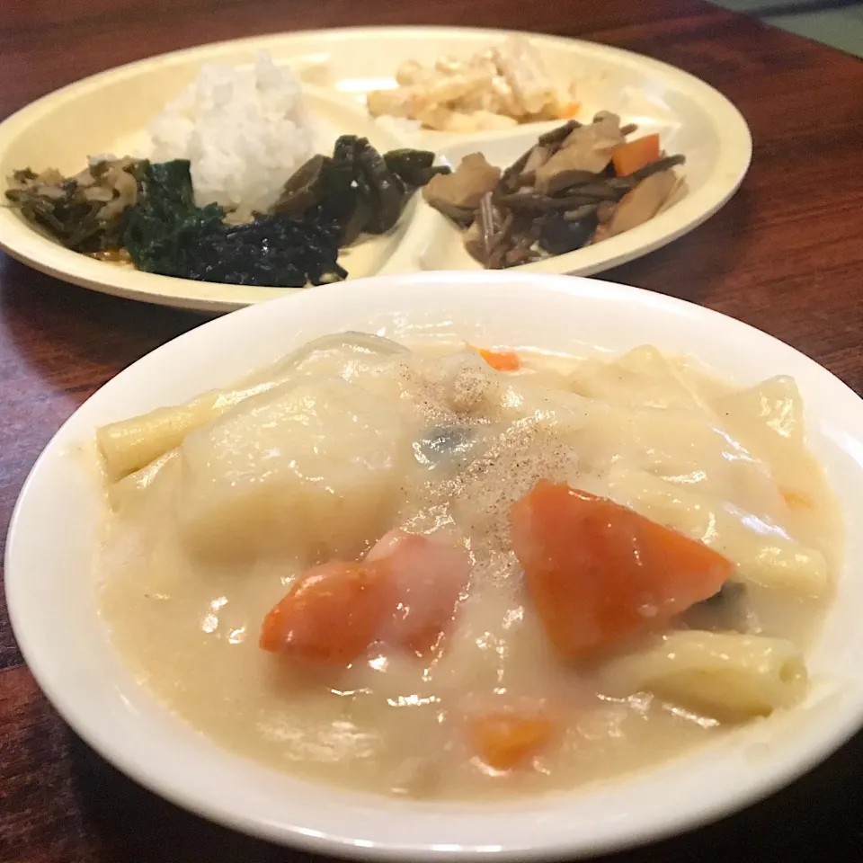 本日の賄い  昼ごはん☀️☀️🔆
またシチュー😓|ぽんたさん