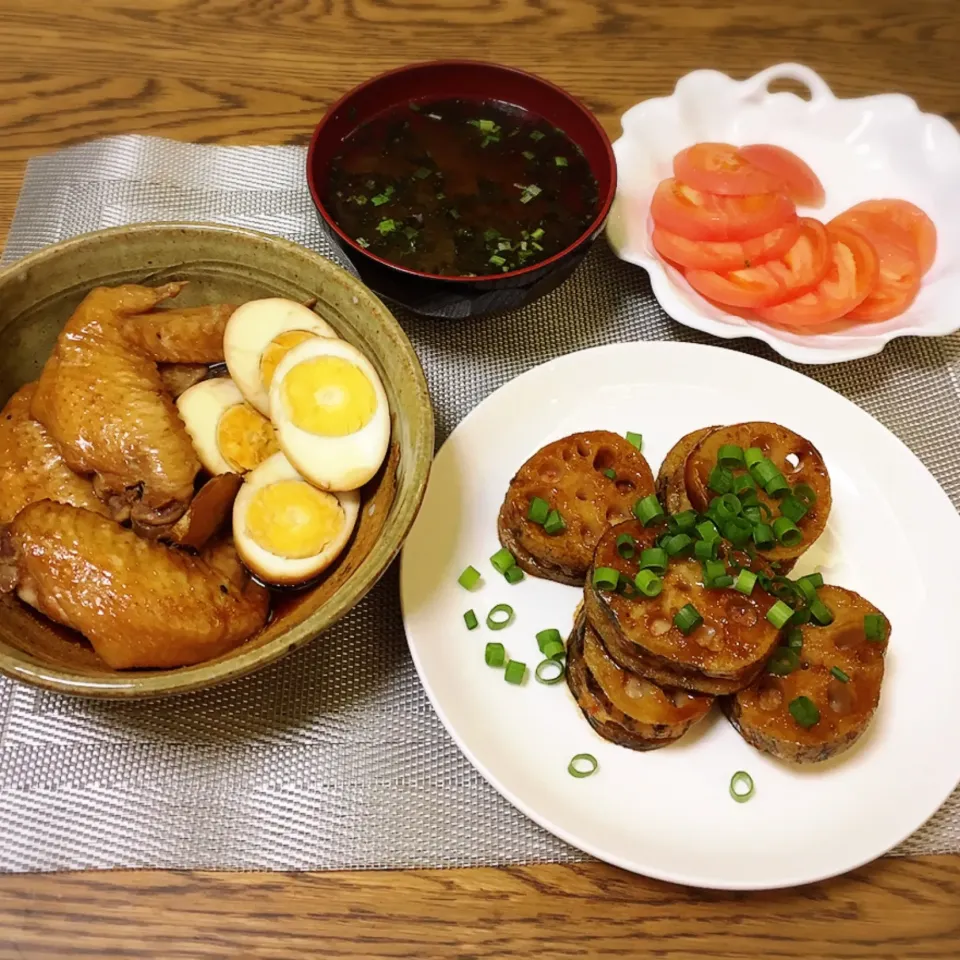 お味噌汁・トマト・えびの蓮根はさみ焼き・手羽先と卵の煮物|美也子さん