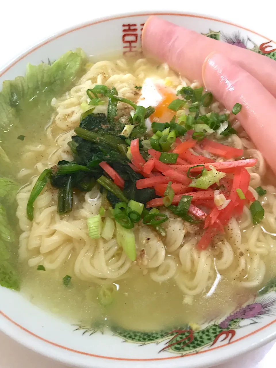 お昼のラーメン♫  やっぱり好き♫wwww
サッポロ一番塩ラーメン♫|Yoshihiro Andoさん