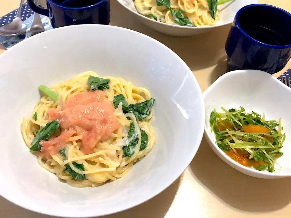 11／3昼食  #昼ごはん #スパゲティ
#献立   明太クリームパスタ 柿と豆苗のサラダ|おさんどんさん