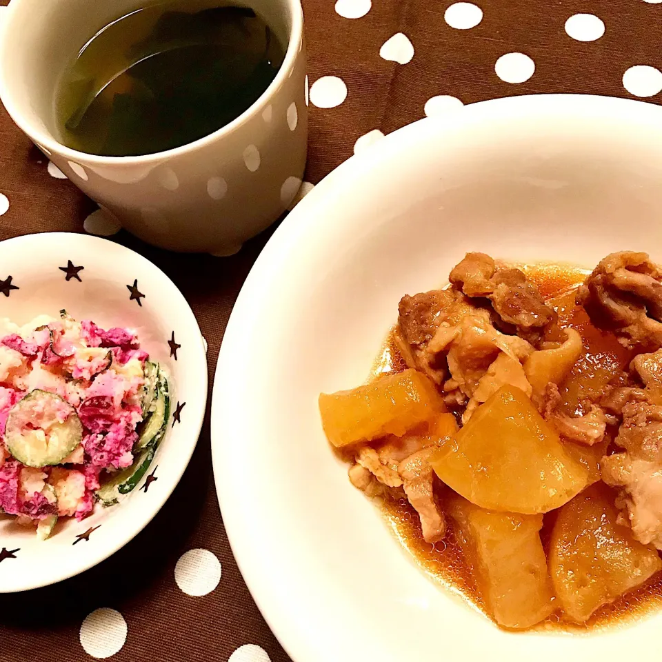 鶏肉と大根の煮物♡柴漬け入りポテトサラダ♡わかめのお吸い物♡|まゆかさん