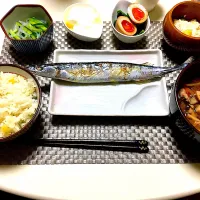 Snapdishの料理写真:秋らしい秋刀魚の塩焼きとさつま芋ご飯🍁|エリーさん