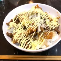 牛すじホルモン丼|野田翔吾さん