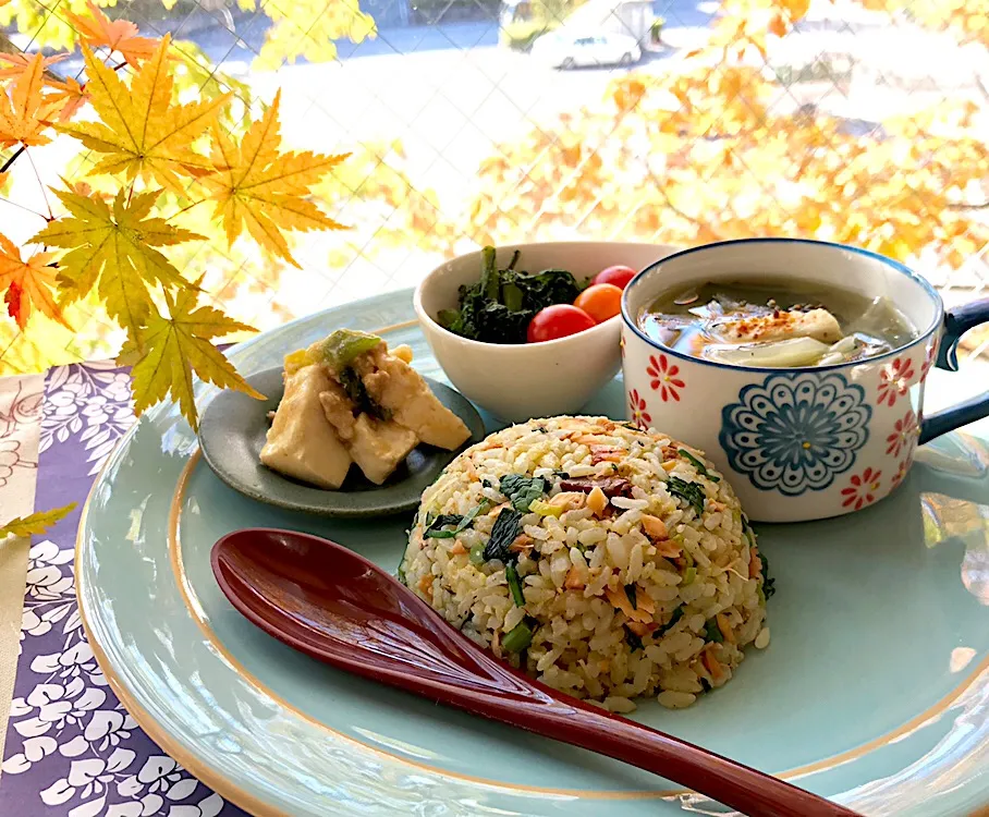 昼ごはん  いつもの鮭炒飯with春菊|砂雪さん