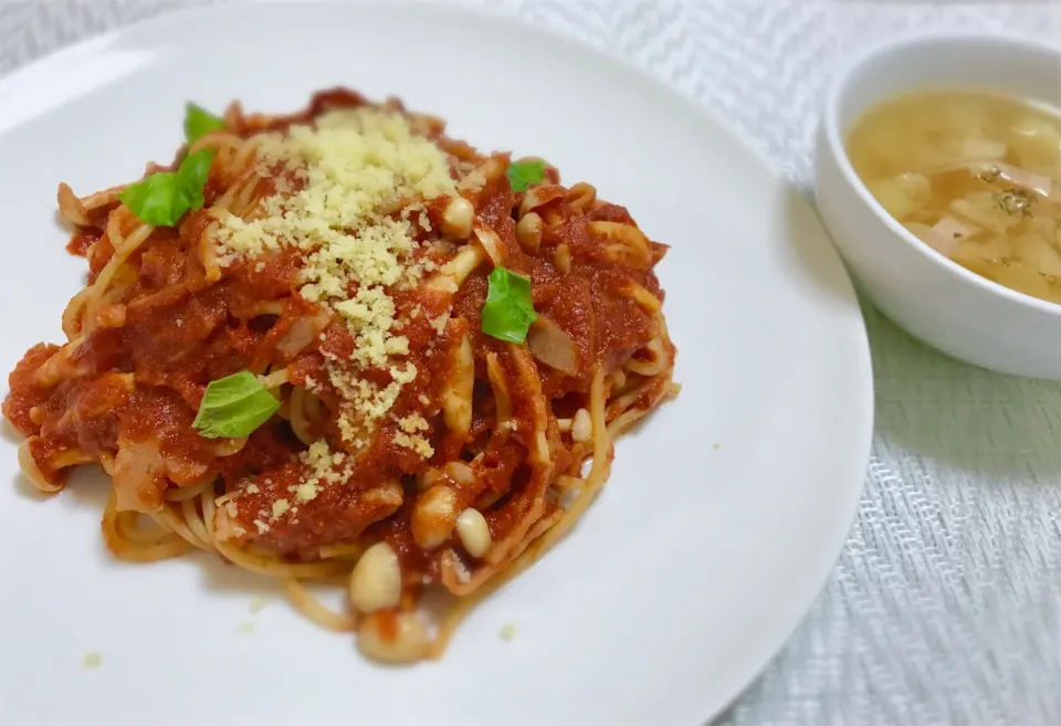 ホワイトしめじとベーコンのトマトソースパスタ|えみちぃさん