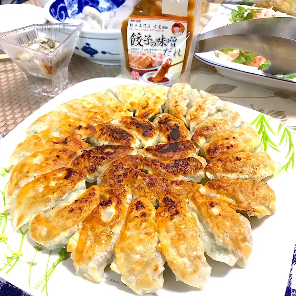 Snapdishの料理写真:手づくり餃子＆神戸名物味噌ダレで😋❣️|ももさん